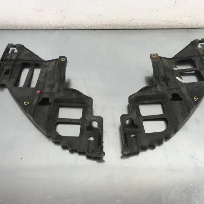 Suport far stanga dreapta / Volkswagen Golf MK6 2012 / Caroserie, oglinzi si faruri