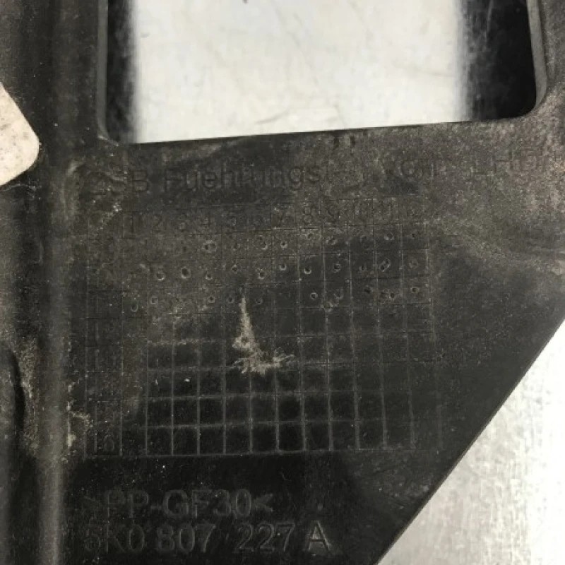 Suport far stanga dreapta / Volkswagen Golf MK6 2012 / Caroserie, oglinzi si faruri