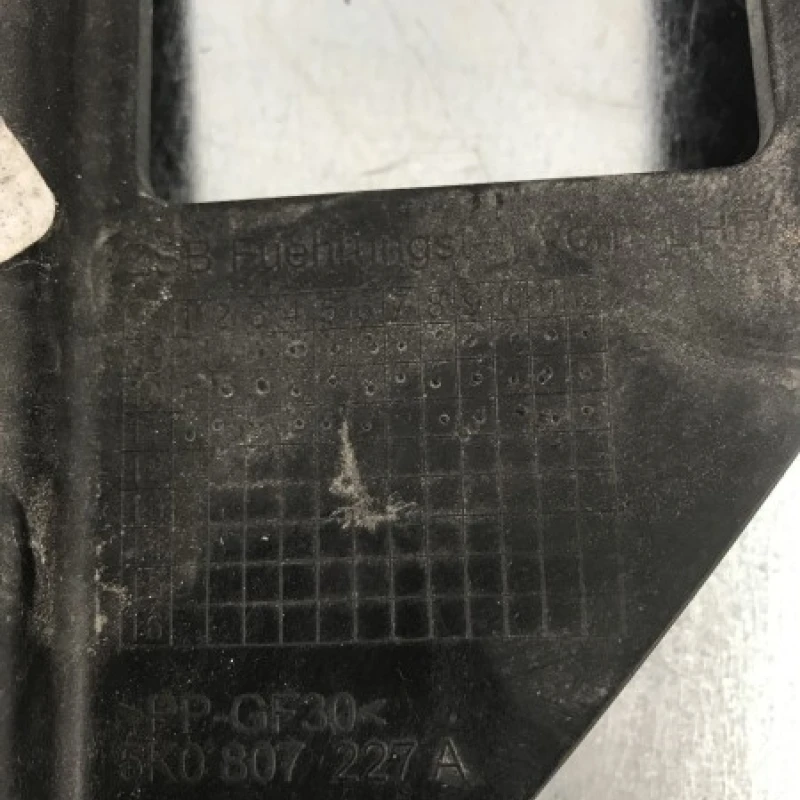 Suport far stanga dreapta / Volkswagen Golf MK6 2012 / Caroserie, oglinzi si faruri