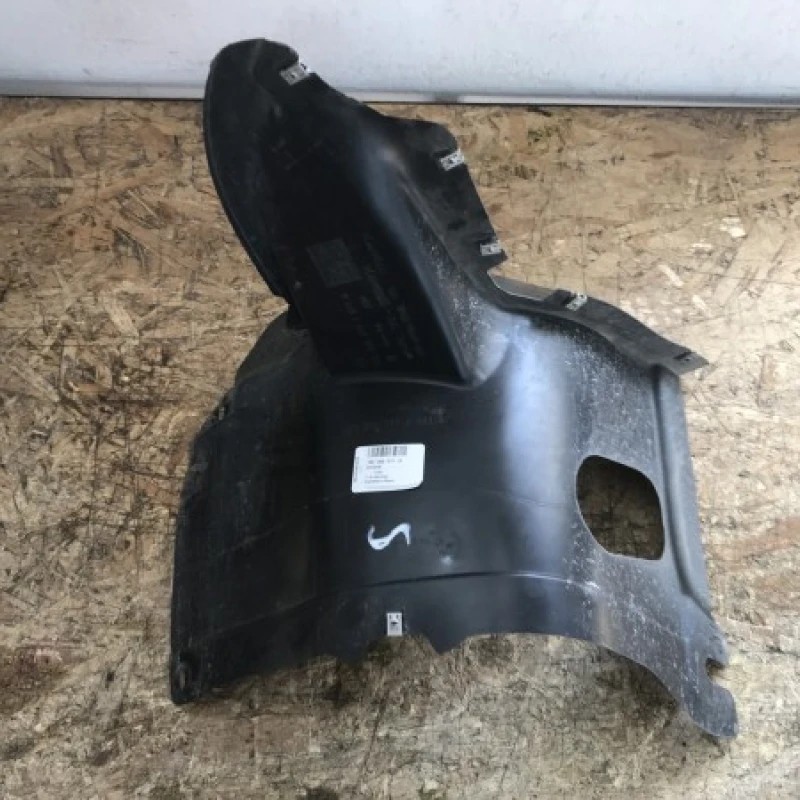 Carenaj roata stanga fata mic / Volkswagen Golf MK6 2010 / Caroserie, oglinzi si faruri