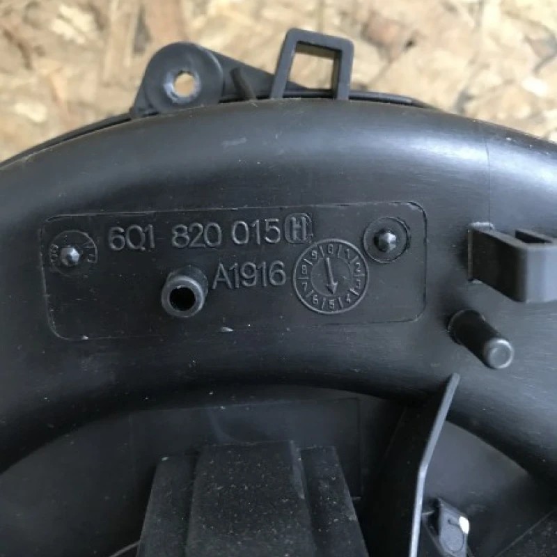 Ventilator bord / Volkswagen Polo 6R 2010 / Interior