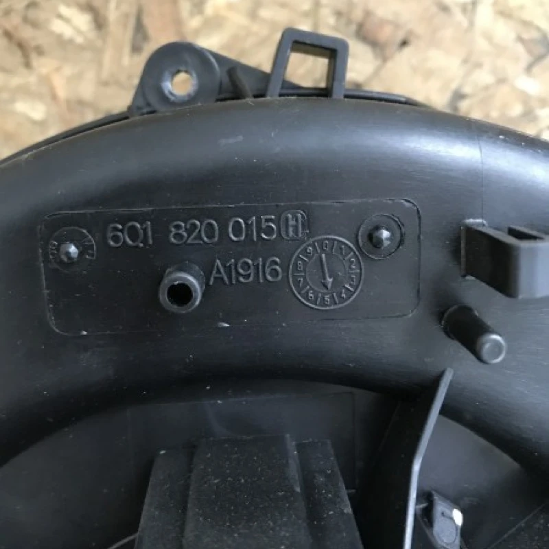 Ventilator bord / Volkswagen Polo 6R 2010 / Interior