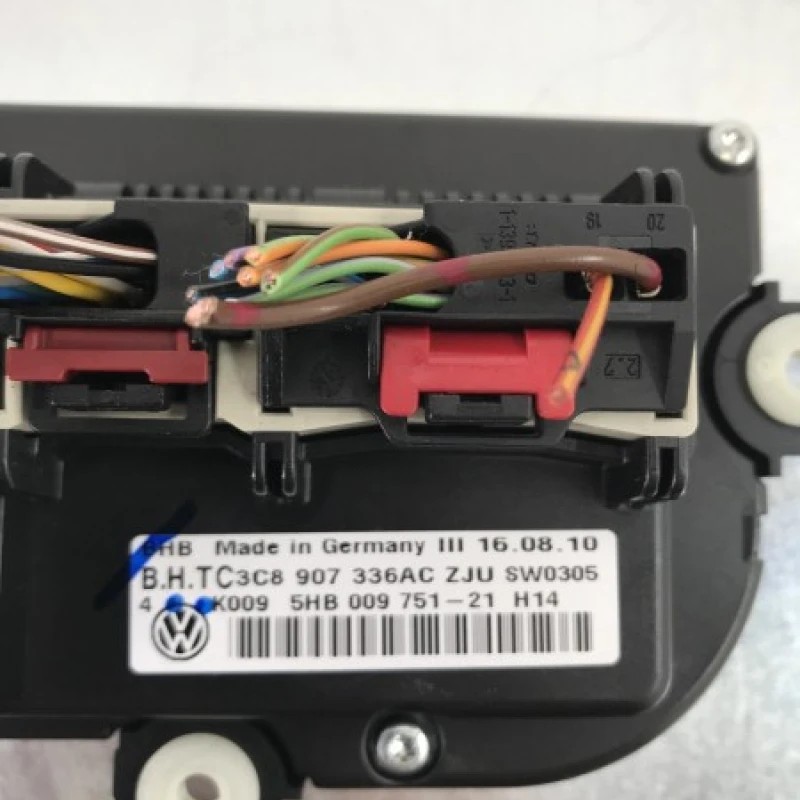 Panou clima / Volkswagen Golf MK6 2011 / Caroserie, oglinzi si faruri