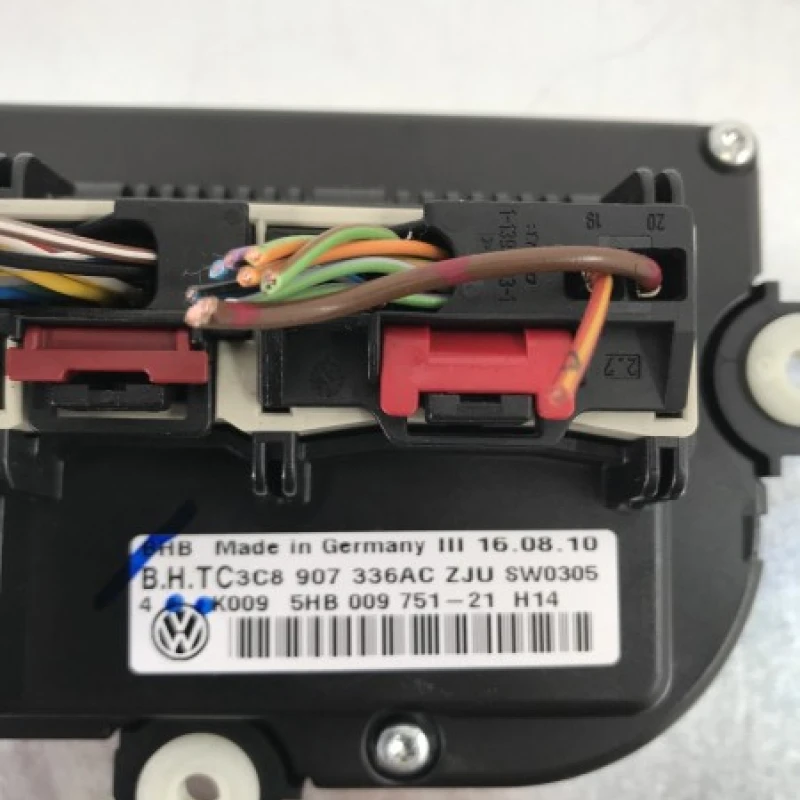 Panou clima / Volkswagen Golf MK6 2011 / Caroserie, oglinzi si faruri