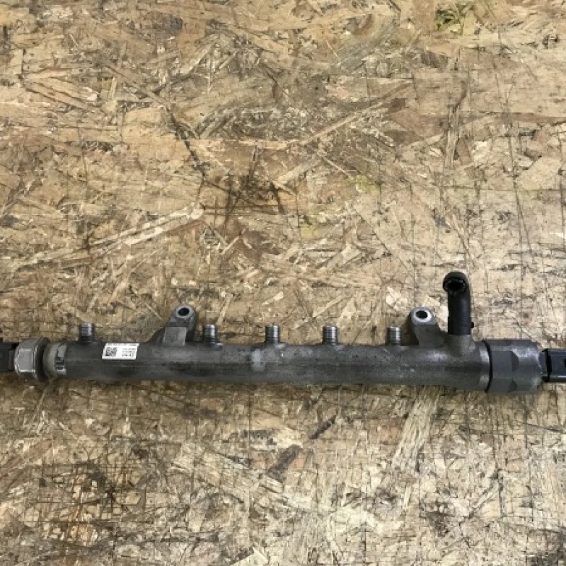 Rampa injectoare / Volkswagen Polo 6R 2010 / Motor, racire si evacuare