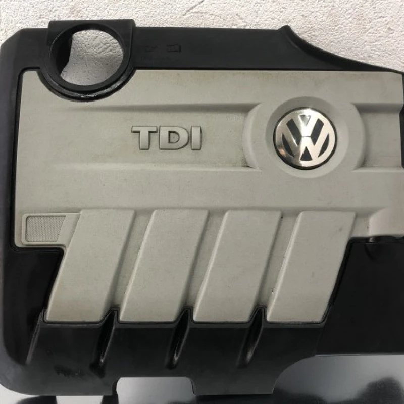 Capac motor / Volkswagen Golf MK6 2009 / Caroserie, oglinzi si faruri