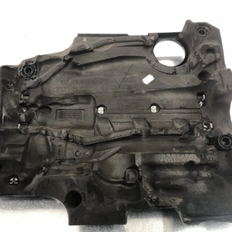 Capac motor / Volkswagen Golf MK6 2009 / Caroserie, oglinzi si faruri