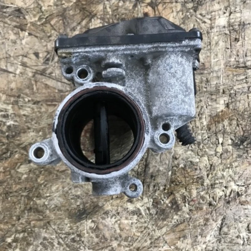 Clapeta acceleratie / Volkswagen Passat B7 2012 / Motor, racire si evacuare