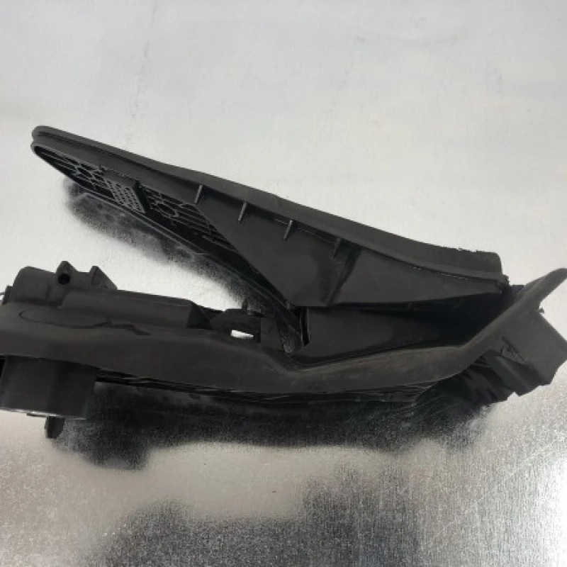 Pedala de acceleratie / Volkswagen Golf MK6 2010 / Interior