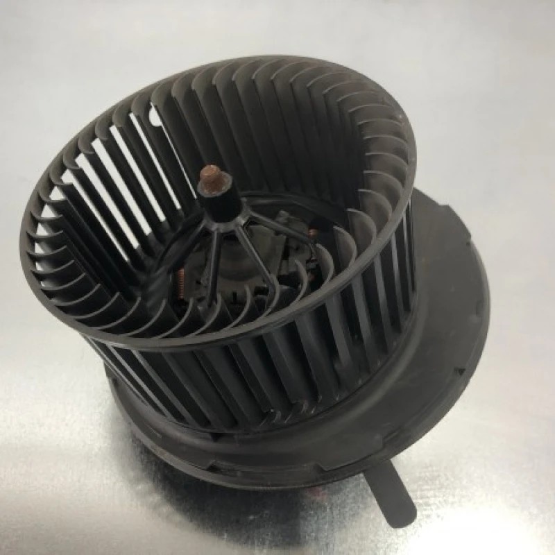 Ventilator habitaclu / Volkswagen Golf MK6 2010 / Audio si electronice