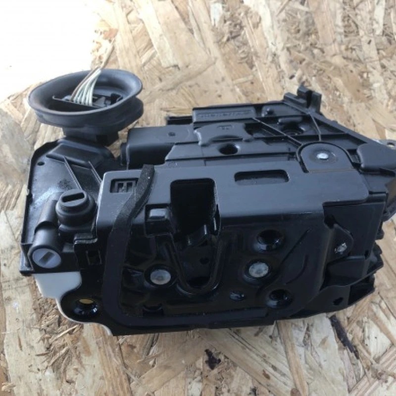 Iala broasca usa stanga spate / Volkswagen Golf MK6 2010 / Caroserie, oglinzi si faruri