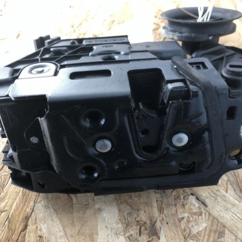 Iala broasca usa dreapta spate Volkswagen 