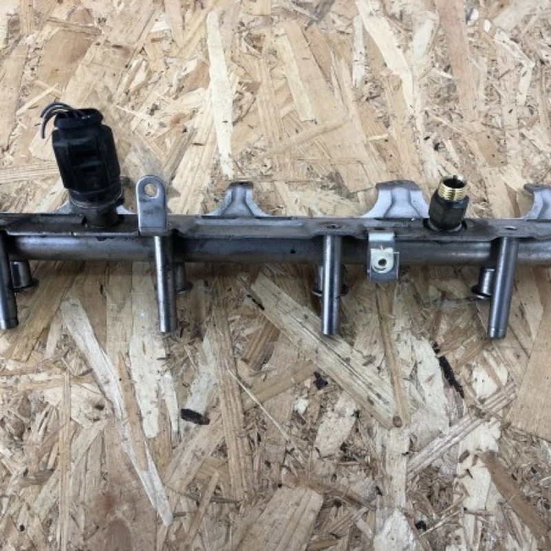 Rampa de injectie Volkswagen Passat B6 2008