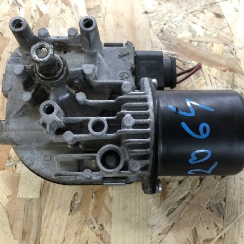 Motoras stergator / Volkswagen Passat B6 2008 / Caroserie, oglinzi si faruri