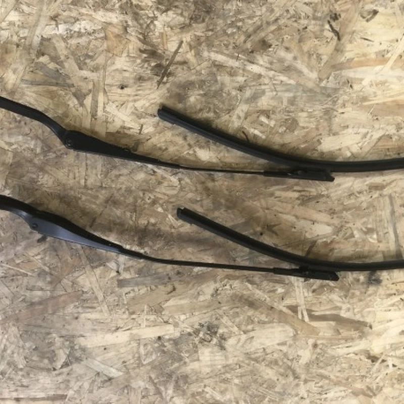 Brate stergatoare parbriz / BMW Seria 1 E82 2010 / Accesorii roti si capace
