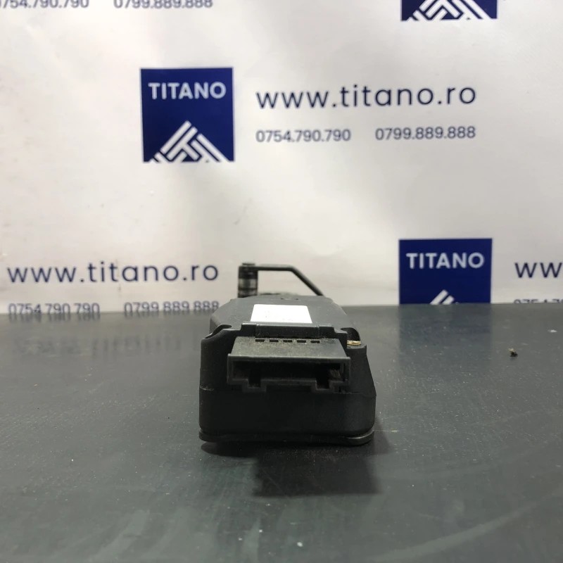 Iala broasca haion electric / Volkswagen Passat B7 2012 / Caroserie, oglinzi si faruri