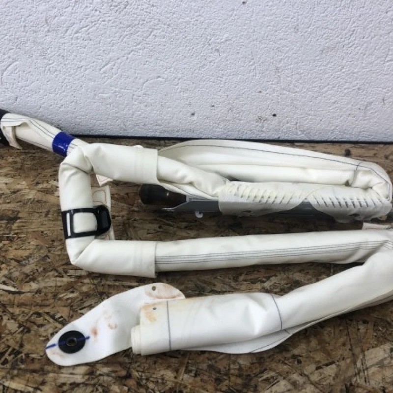 Airbag cortina dreapta / Volkswagen Golf MK6 2010 / Interior