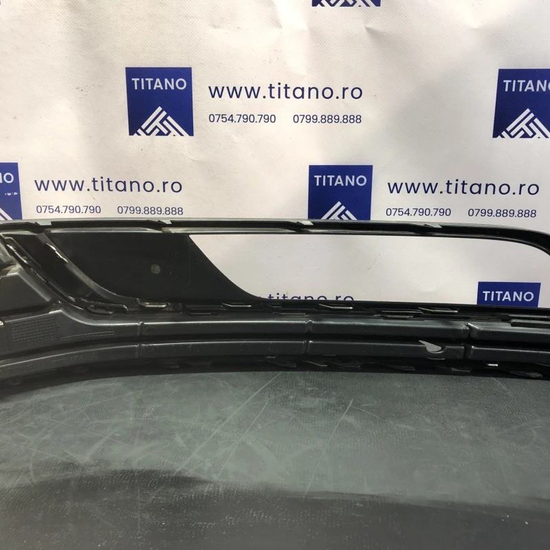 Grila proiector dreapta / Volkswagen Passat B7 2012 / Caroserie, oglinzi si faruri