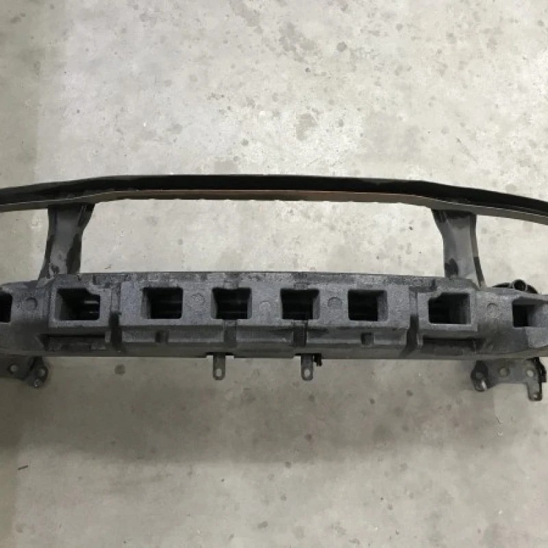 Intaritura armatura bara fata / Volkswagen Passat B6 2006 / Caroserie, oglinzi si faruri