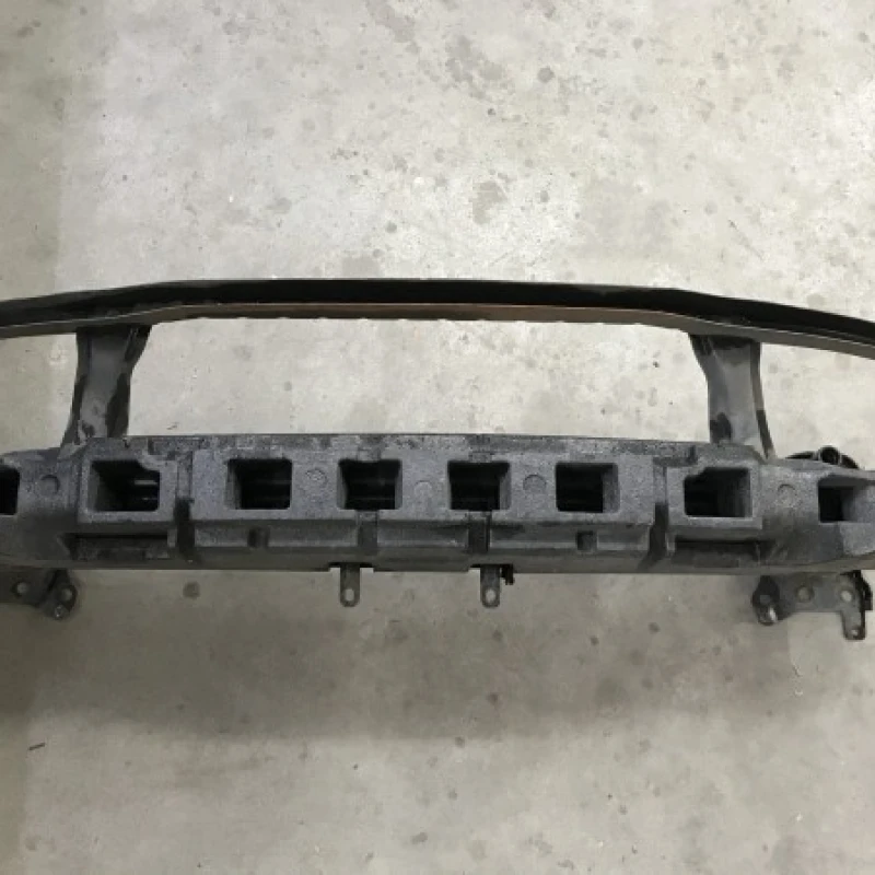 Intaritura armatura bara fata / Volkswagen Passat B6 2006 / Caroserie, oglinzi si faruri