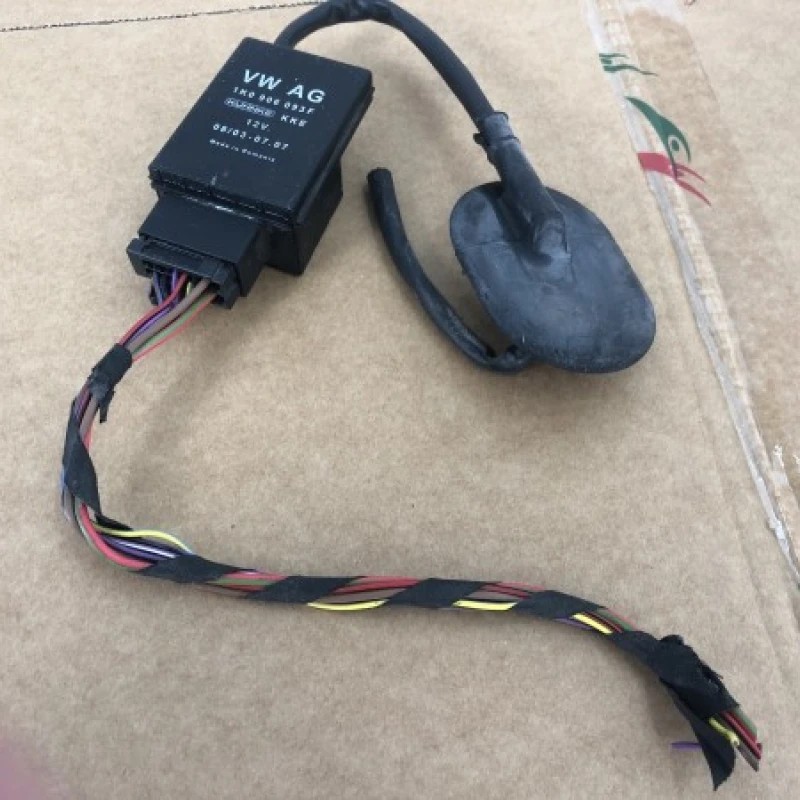 Releu pompa combustibil / Volkswagen Passat B6 2006 / Audio si electronice
