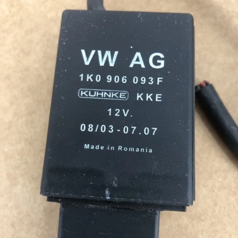 Releu pompa combustibil / Volkswagen Passat B6 2006 / Audio si electronice