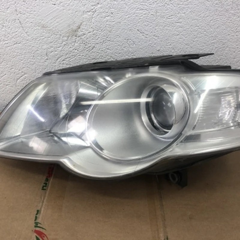 Far stanga / Volkswagen Passat B6 2008 / Caroserie, oglinzi si faruri