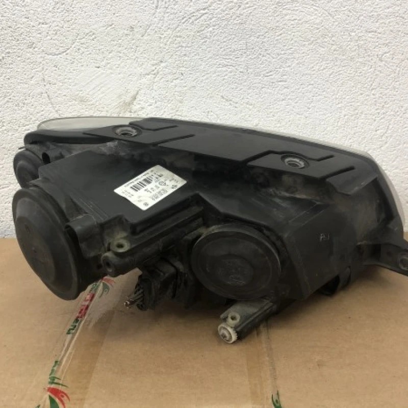 Far stanga / Volkswagen Passat B6 2008 / Caroserie, oglinzi si faruri