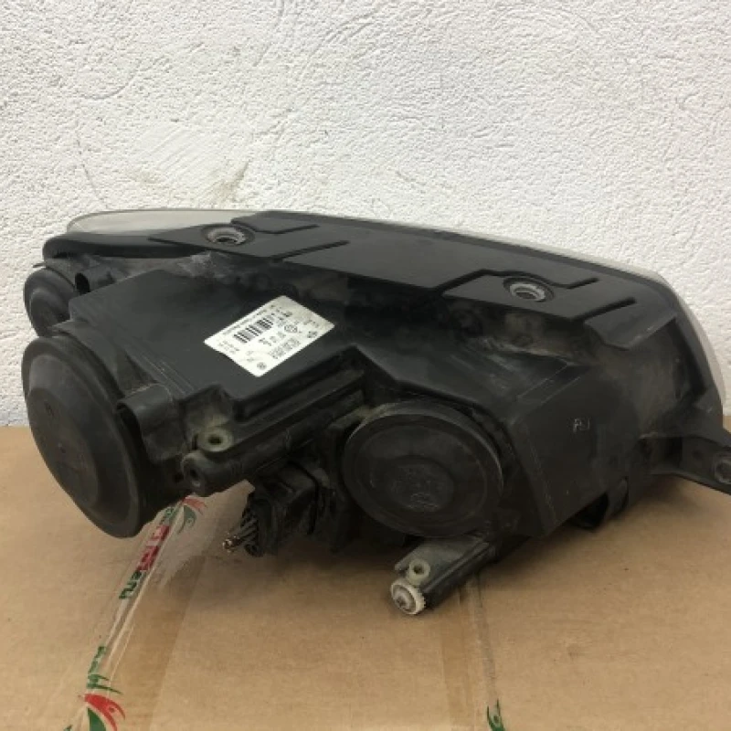 Far stanga / Volkswagen Passat B6 2008 / Caroserie, oglinzi si faruri