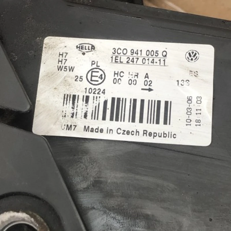Far stanga / Volkswagen Passat B6 2008 / Caroserie, oglinzi si faruri