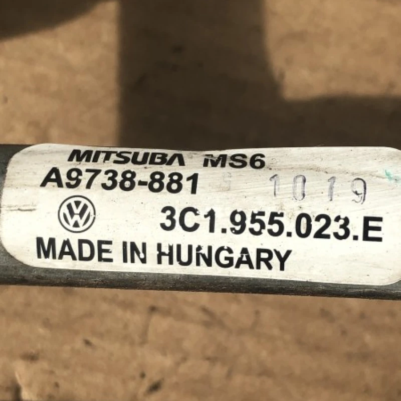 Ansamblu stergator parbriz cu motoras / Volkswagen Passat B6 2008 / Caroserie, oglinzi si faruri