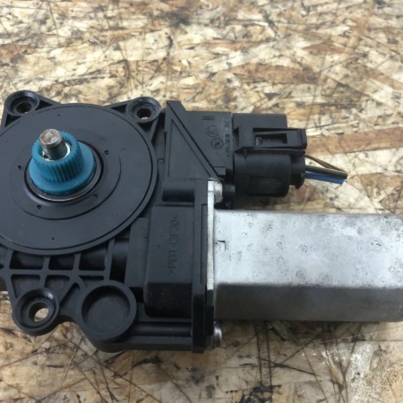 Motoras geam dreapta spate / BMW Seria 3 E90 2007 / Caroserie, oglinzi si faruri