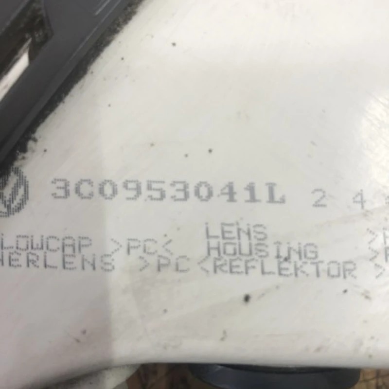 Semnalizare bara fata stanga / Volkswagen Passat B6 2008 / Altele