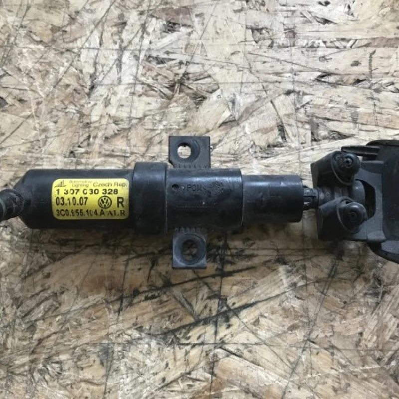 Motoras spalator far dreapta / Volkswagen Passat B6 2008 / Caroserie, oglinzi si faruri