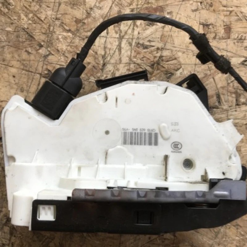 Iala broasca usa dreapta spate Volkswagen Tiguan 5N 2012