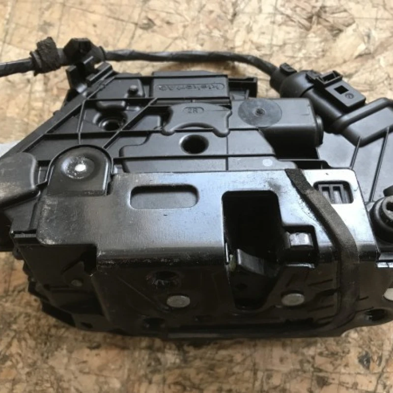 Iala broasca usa dreapta spate / Volkswagen Tiguan 5N 2012 / Caroserie, oglinzi si faruri