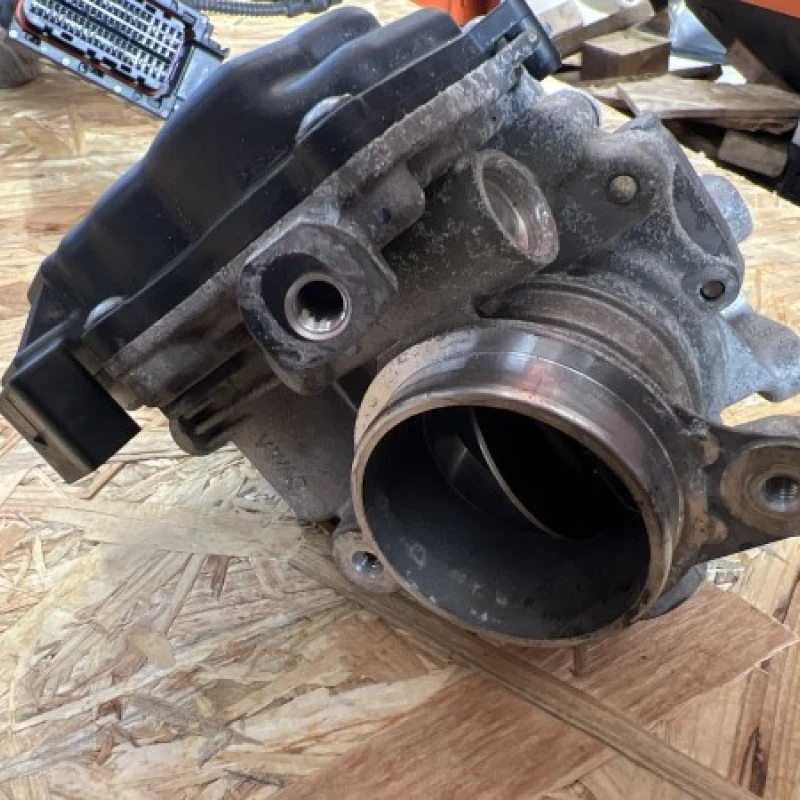 Clapeta acceleratie / Volkswagen Passat B8 2018 / Motor, racire si evacuare