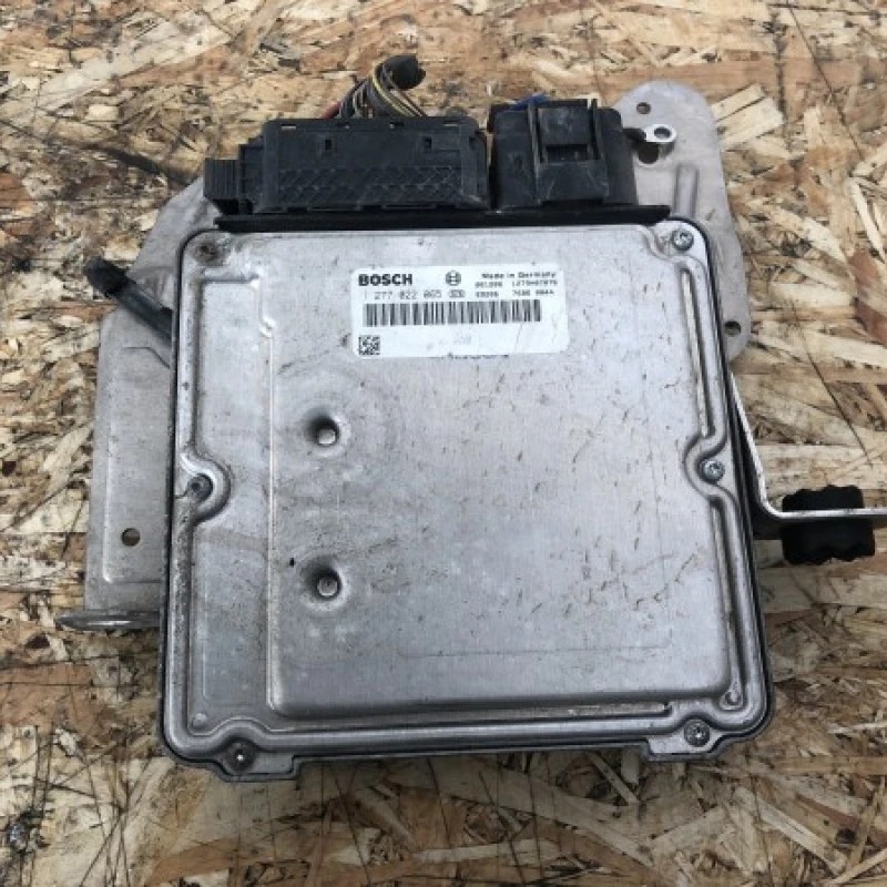Calculator motor ECU BMW Seria 3 E90 2007