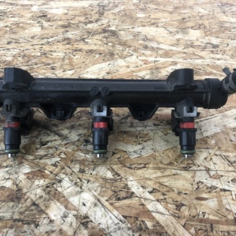 Injector Skoda Fabia MK2 5J 2011