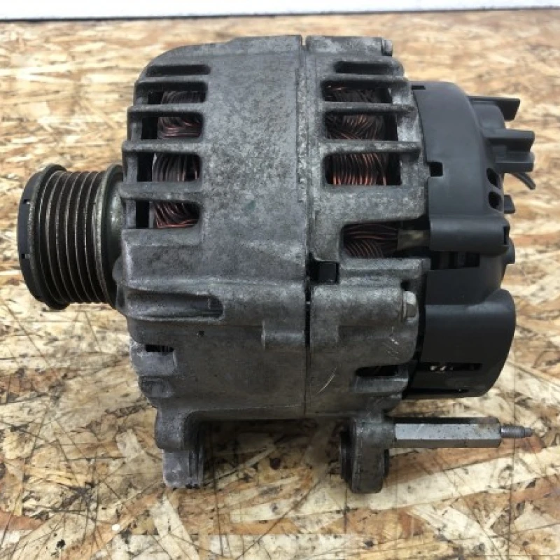 Alternator / Volkswagen Golf MK6 2009 / Motor, racire si evacuare