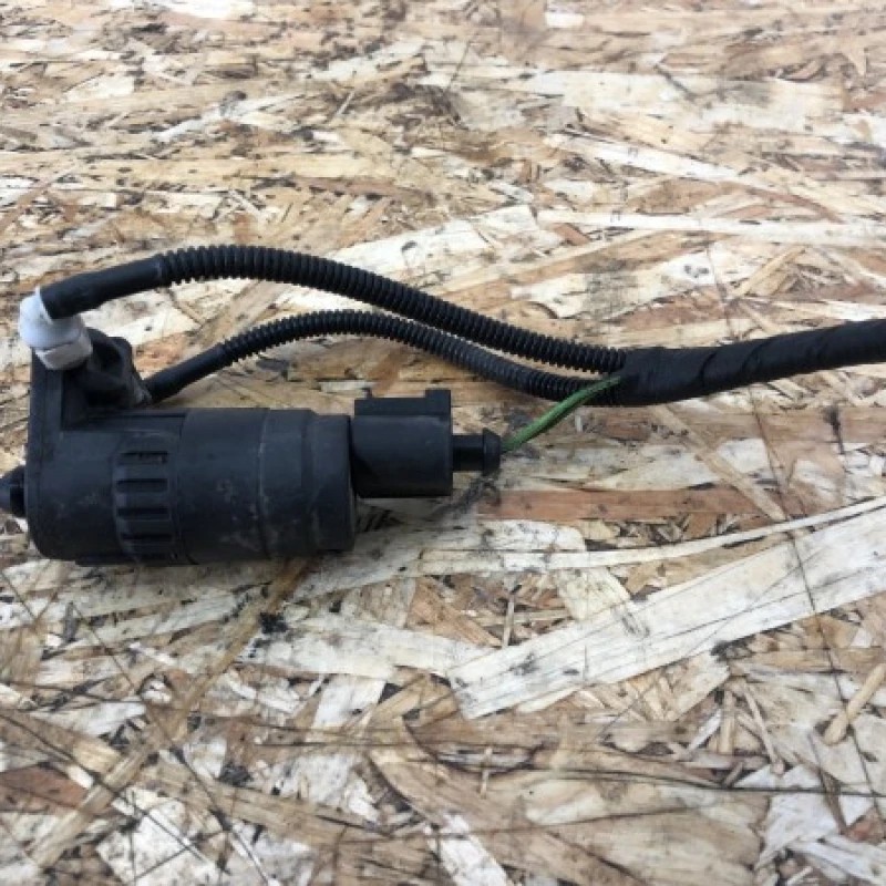 Pompa spalator far / Volkswagen Golf MK6 2009 / Audio si electronice