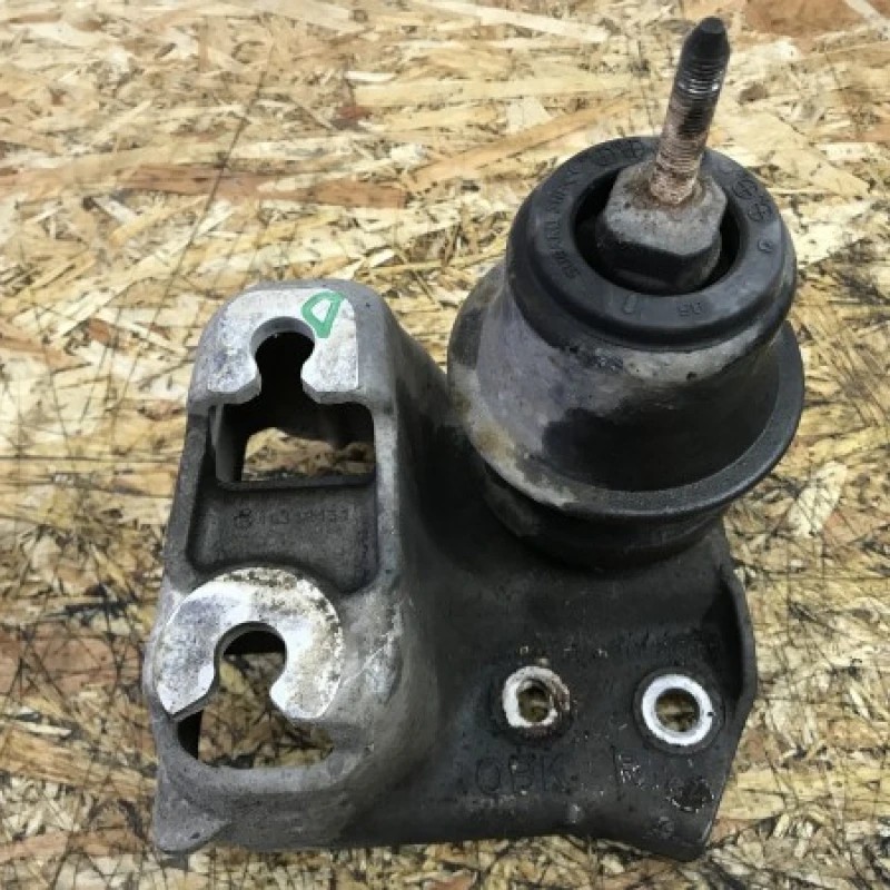 Tampon motor dreapta / Subaru Outback Outback 2010 / Caroserie, oglinzi si faruri