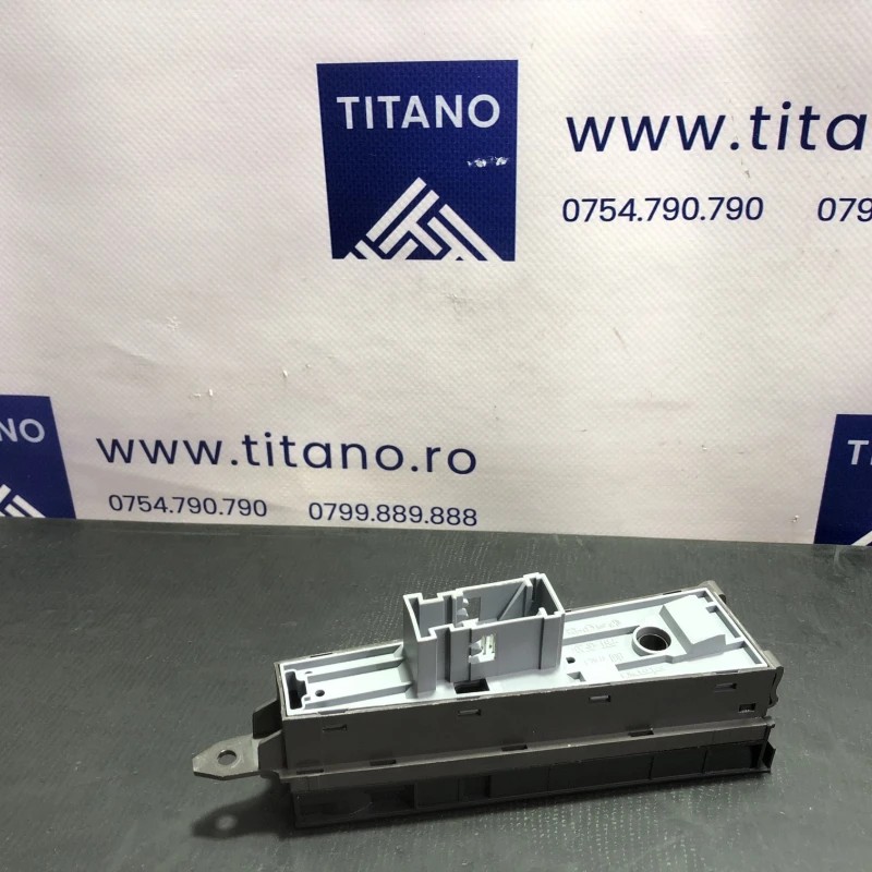 Buton frana de mana / Volkswagen Passat B7 2012 / Interior