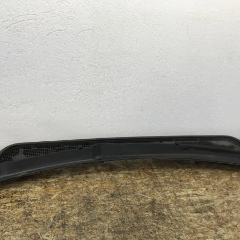 Grila stergatoare / Subaru Outback Outback 2010 / Caroserie, oglinzi si faruri