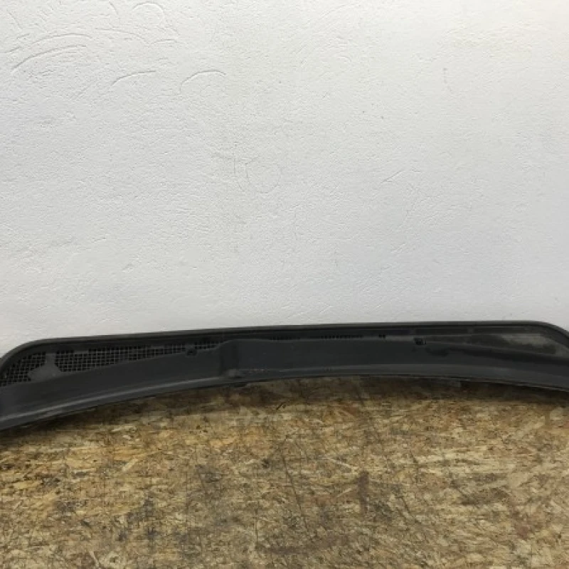 Grila stergatoare Subaru 