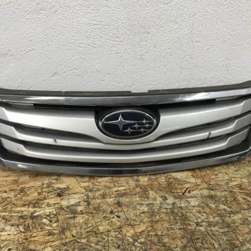 Grila bara fata cu emblema Subaru 