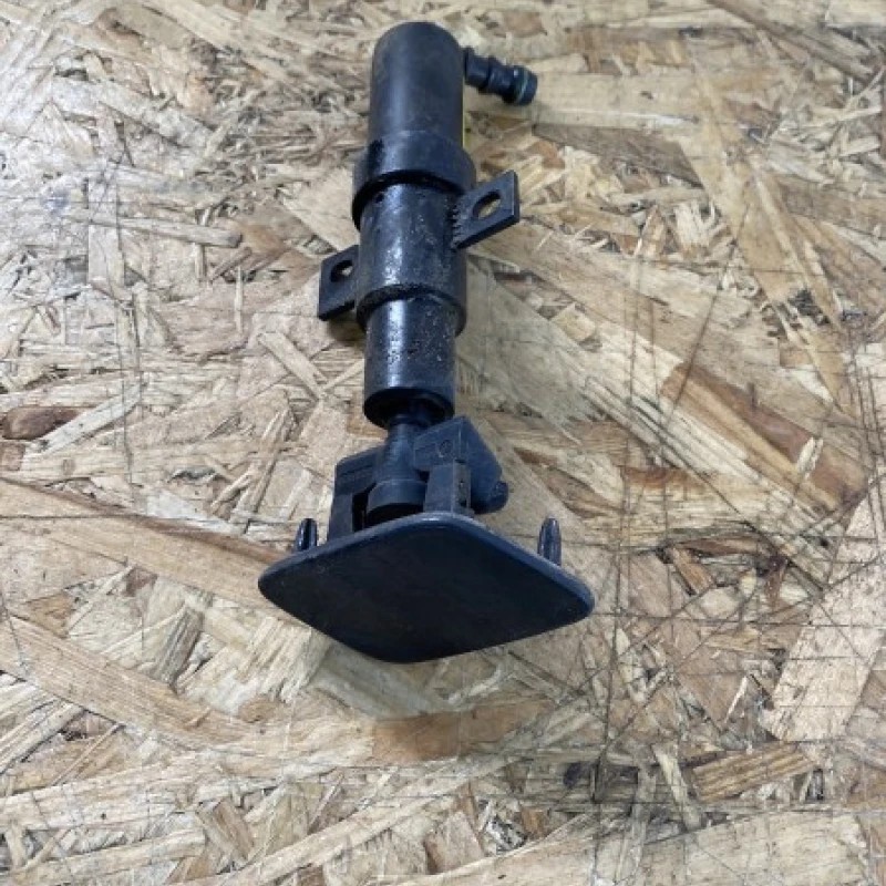 Spalator far dreapta / Volkswagen Passat B6 2010 / Caroserie, oglinzi si faruri