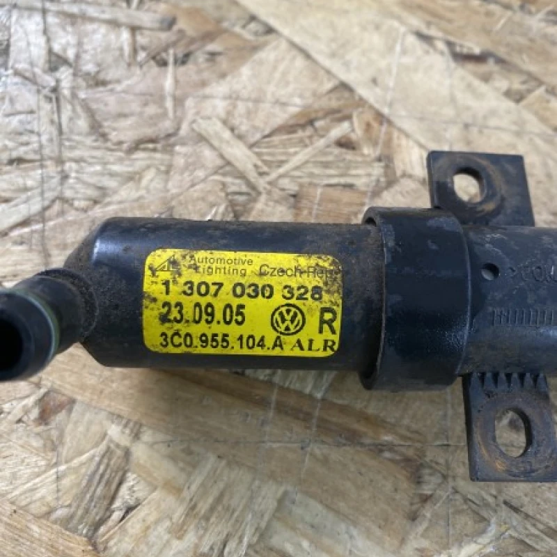 Spalator far dreapta / Volkswagen Passat B6 2010 / Caroserie, oglinzi si faruri