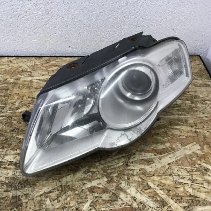 Far stanga tyc / Volkswagen Passat B6 2007 / Caroserie, oglinzi si faruri