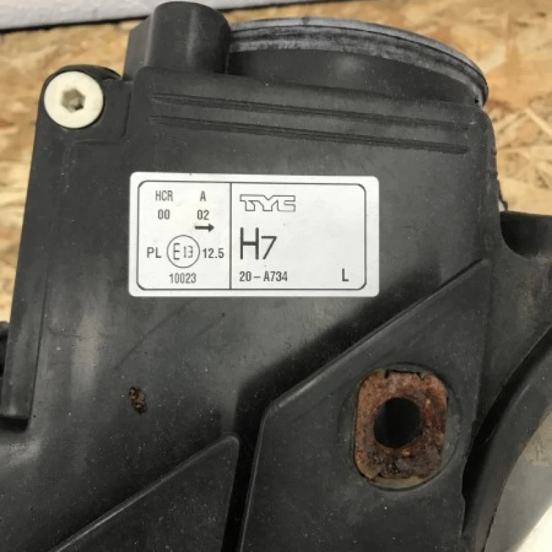 Far stanga tyc / Volkswagen Passat B6 2007 / Caroserie, oglinzi si faruri